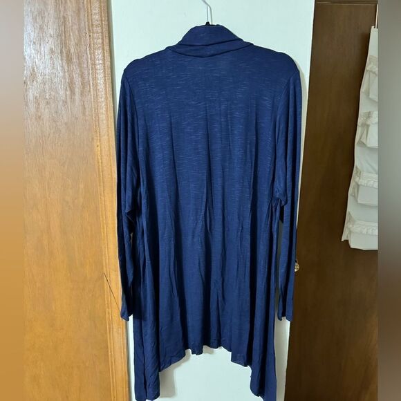 New with defect- see all photos Ariel- the little mermaid torrid size 3 shirt - Picture 4 of 4